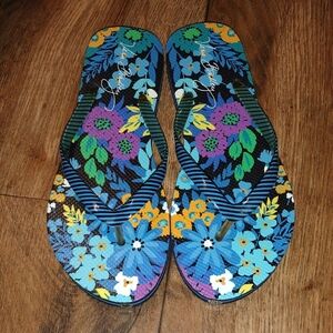 Vera Bradley Blue Floral Sandals